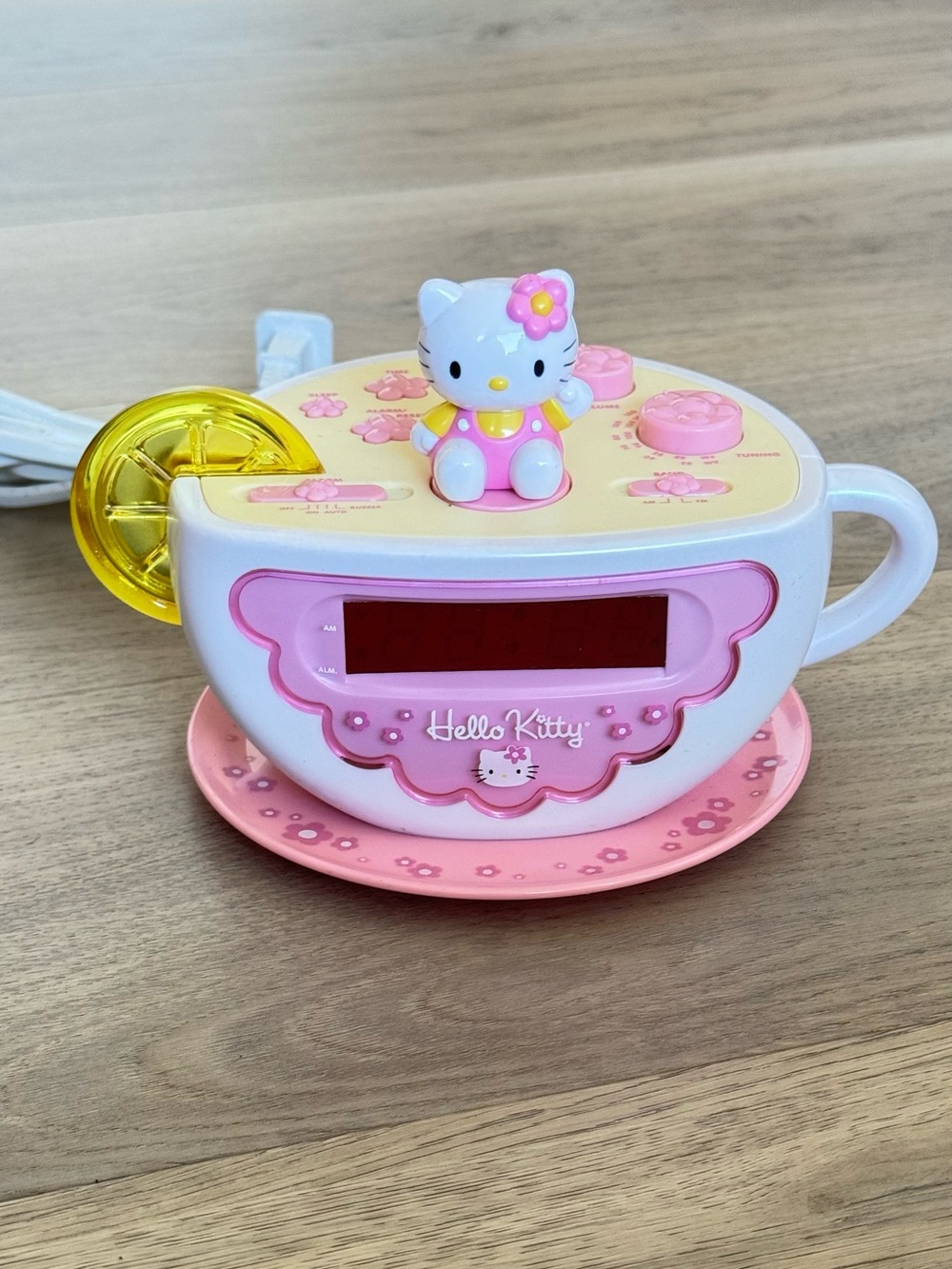 Vintage 2003 Sanrio Hello Kitty Tea Cup Clock Radio with Nightlight - Works